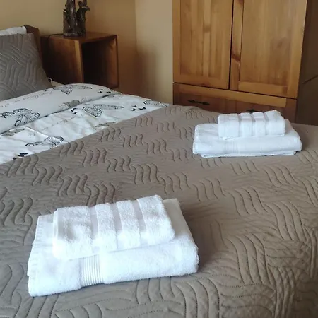 Forest Nest Cozy White Balcony On The Hill Apartman Banszko