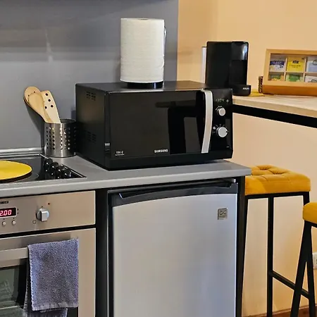 Forest Nest Cozy White Balcony On The Hill Apartman