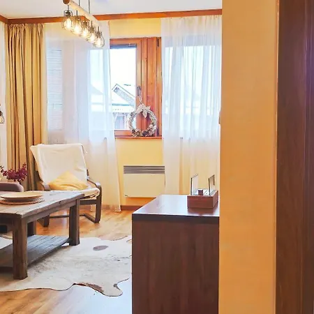 Forest Nest Cozy White Balcony On The Hill Apartamento