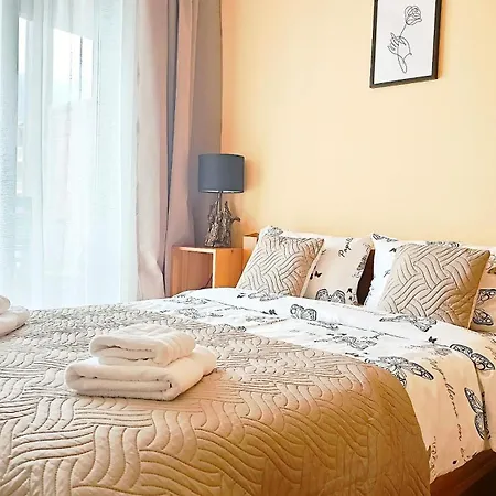 Forest Nest Cozy White Balcony On The Hill