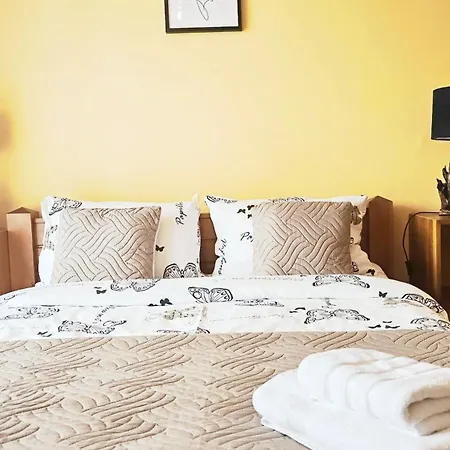 Apartamento Forest Nest Cozy White Balcony On The Hill