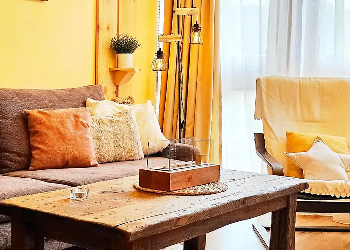 Forest Nest Cozy White Balcony On The Hill 公寓