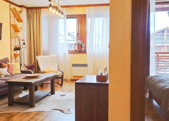 Forest Nest Cozy White Balcony On The Hill 公寓