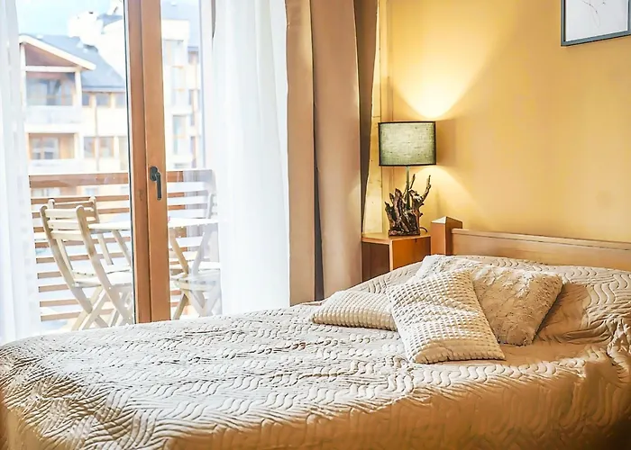 Forest Nest Cozy White Balcony On The Hill 公寓 *