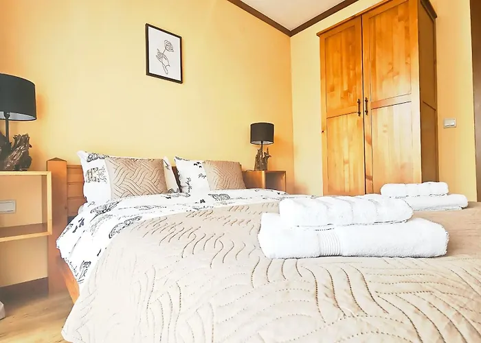 Forest Nest Cozy White Balcony On The Hill 公寓 班斯科